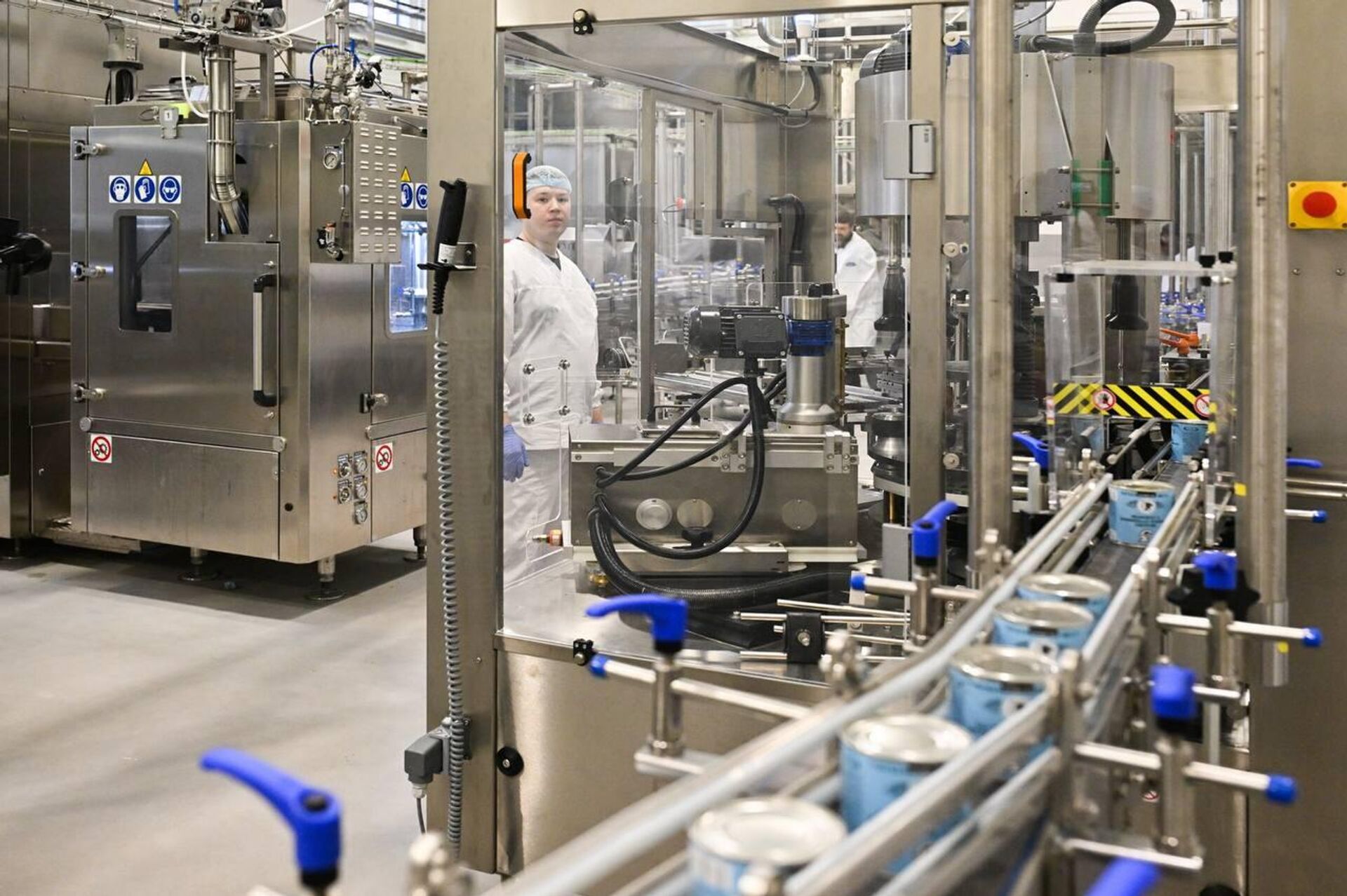 Цех по производству сгущенного молока открыт в Северо-Казахстанской области - Sputnik Казахстан, 1920, 20.12.2025