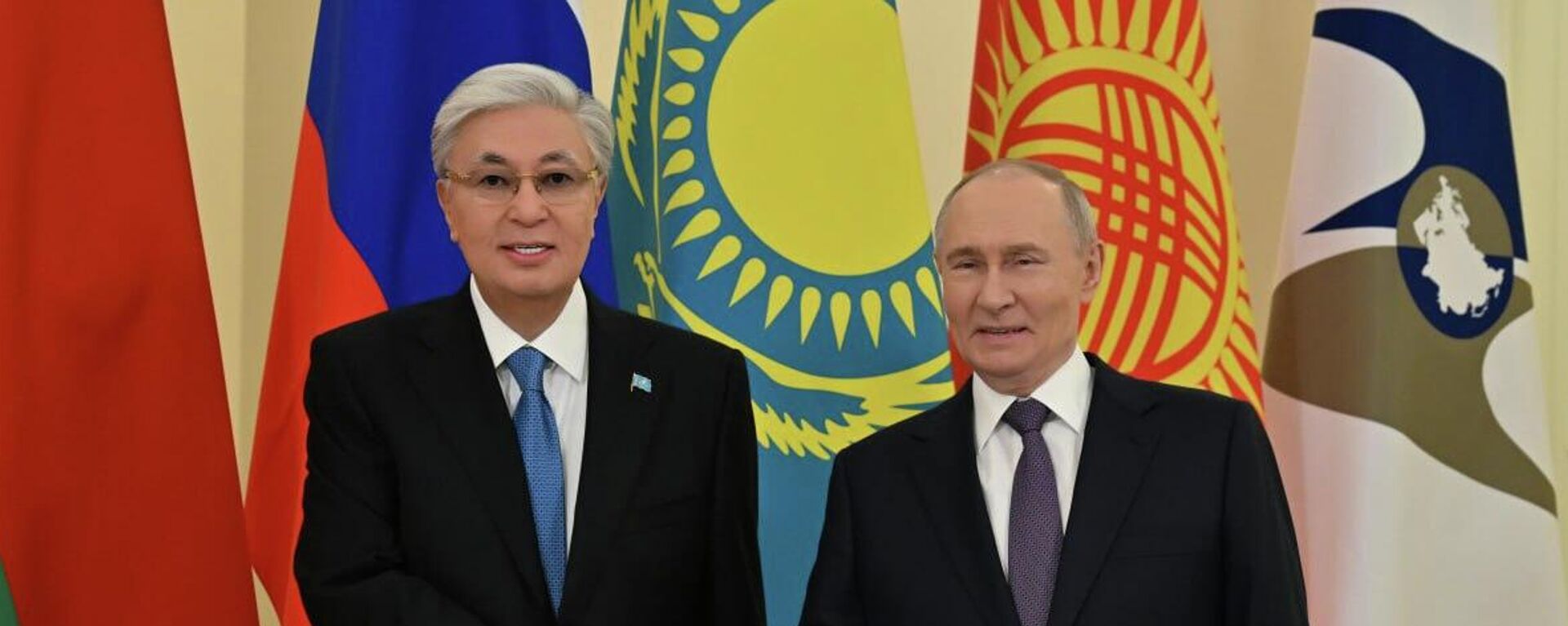 Касым-Жомарт Токаев и Владимир Путин - Sputnik Казахстан, 1920, 22.12.2025