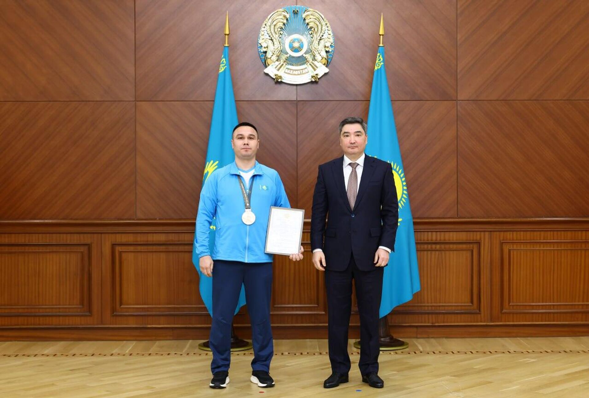 Олжас Бектенов вручил государственные награды призерам и тренерам XXV Летних Сурдлимпийских игр - Sputnik Казахстан, 1920, 22.12.2025