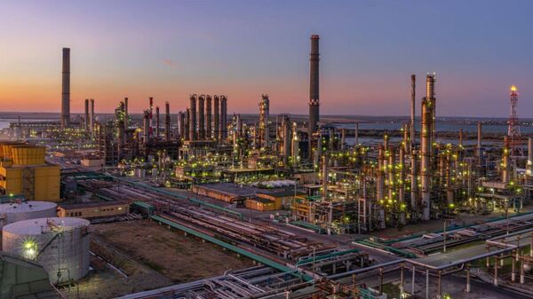 НПЗ Петромидия, расположенный в Румынии - Sputnik Казахстан