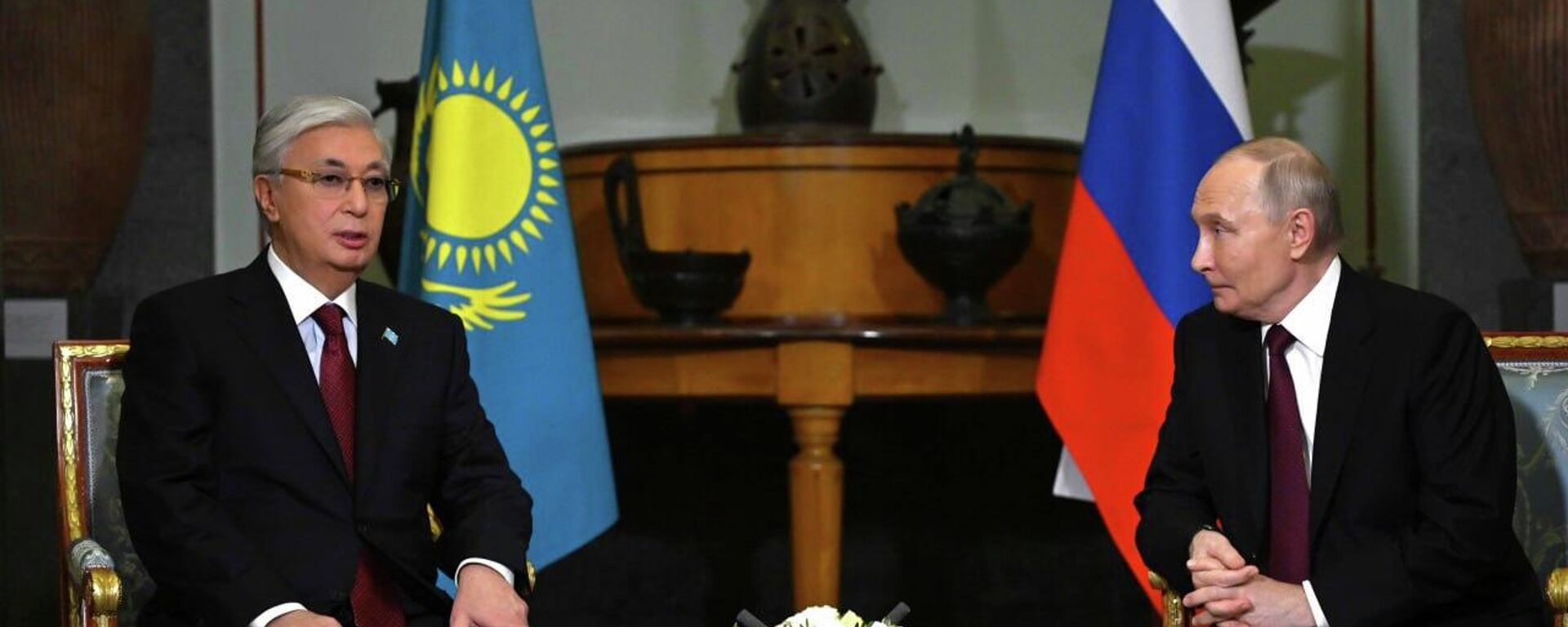 Владимир Путин встретился с Касым-Жомартом Токаевым - Sputnik Казахстан, 1920, 22.12.2025