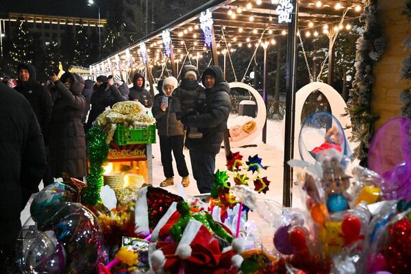 Для жителей подготовили катки и новогоднюю ярмарку - Sputnik Казахстан