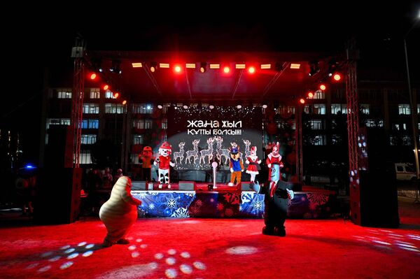 Главную елку зажгли в Семее  - Sputnik Казахстан