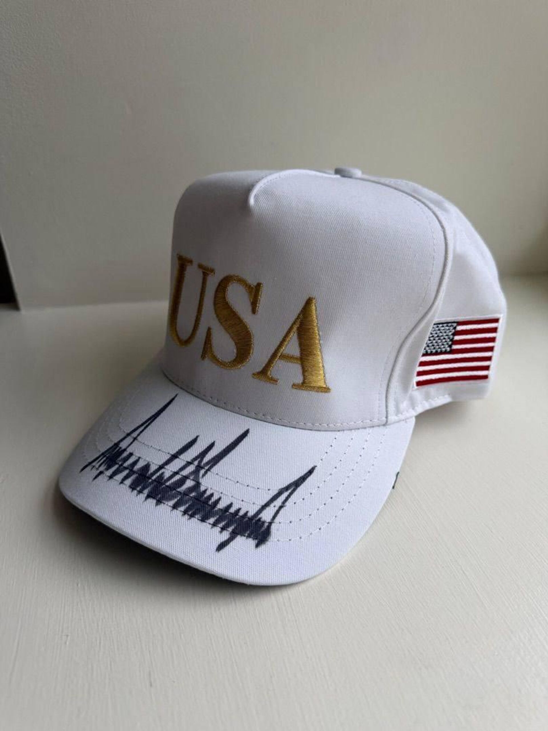 Дональд Трамп передал Касым-Жомарту Токаеву памятные сувениры  - Sputnik Қазақстан, 1920, 23.12.2025