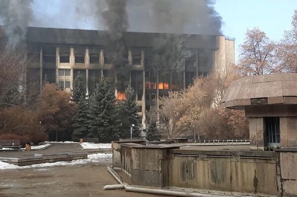 Алматы, 6 қаңтар 2022 жыл. Әкімдік ғимараты өртке оранды - Sputnik Қазақстан