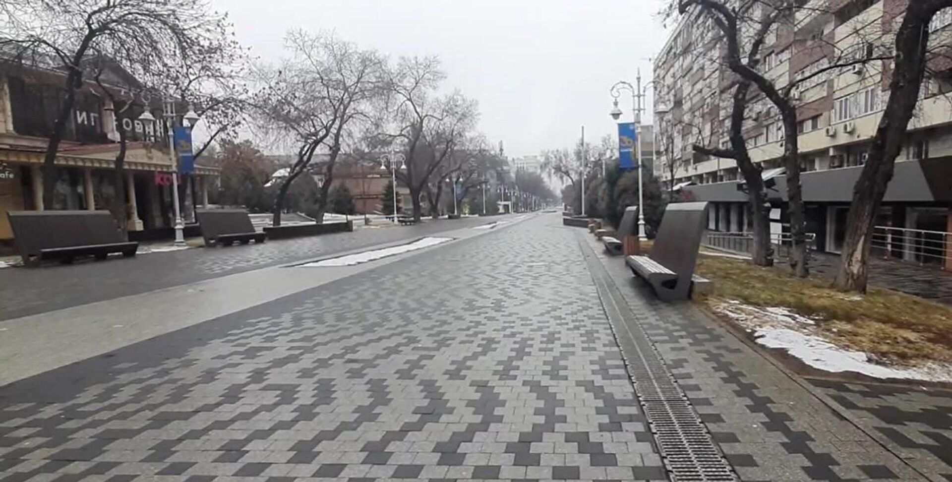 Пустой алматинский Арбат (ул.Жибек жолы) 7 января - Sputnik Қазақстан, 1920, 29.12.2025