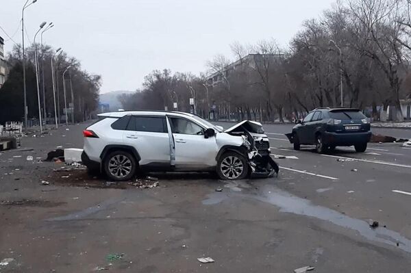 Сәтбаев пен Назарбаев көшелері қиылысынан Достық даңғылына қарайғы көрініс, 7 қаңтар 2022 жыл - Sputnik Қазақстан