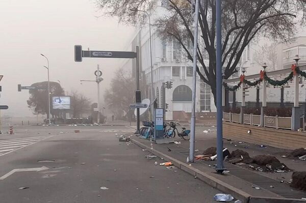 Сәтбаев пен Назарбаев көшелері қиылысындағы  Республика алаңы, 13-ші ғимарат - Sputnik Қазақстан