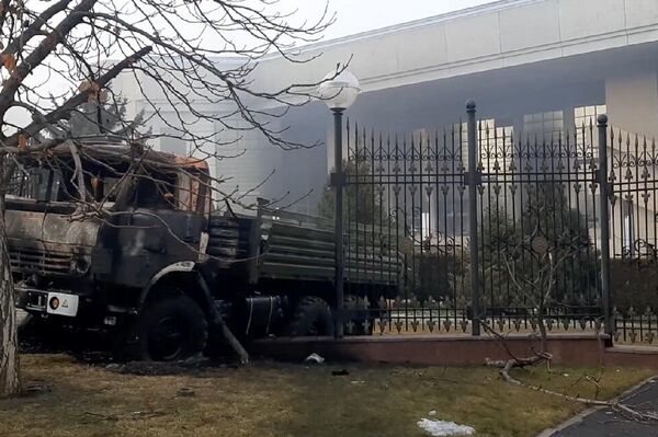 Алматинская резиденция президента после штурма, утром 6 января - Sputnik Казахстан