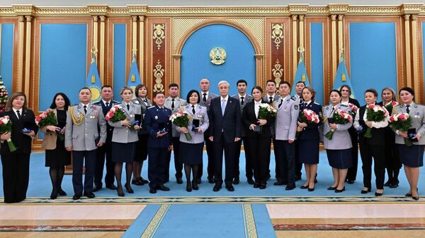 Токаев вручил ключи от квартир сотрудникам силовых структур Казахстана
 - Sputnik Казахстан