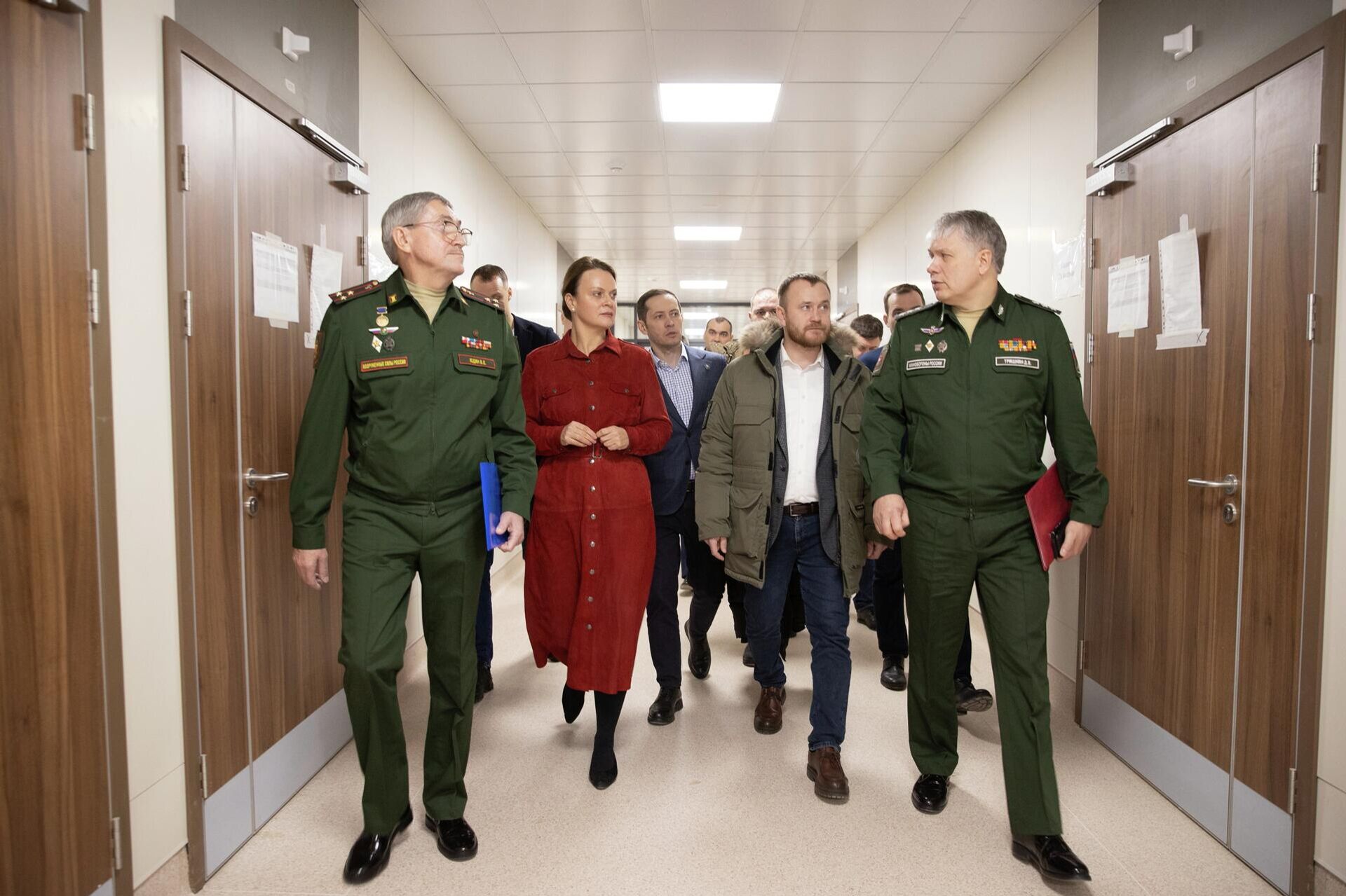 Статс-секретарь – замминистра обороны РФ Анна Цивилева вручила государственные награды участникам СВО в филиале ЦВКГ имени А.А. Вишневского - Sputnik Казахстан, 1920, 24.12.2025