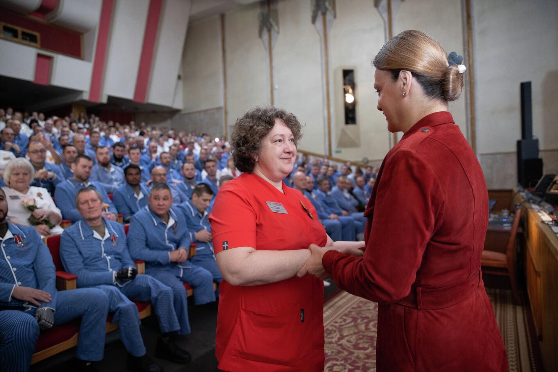 Статс-секретарь – замминистра обороны РФ Анна Цивилева вручила государственные награды участникам СВО в филиале ЦВКГ имени А.А. Вишневского - Sputnik Казахстан, 1920, 24.12.2025