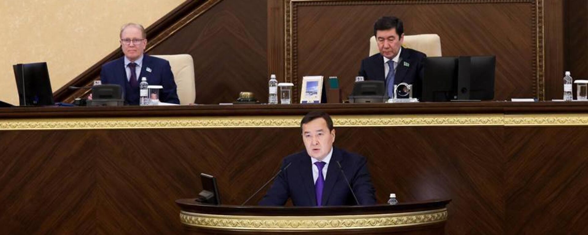 Председатель ВАП Алихан Смаилов выступил в мажилисе  - Sputnik Казахстан, 1920, 24.12.2025