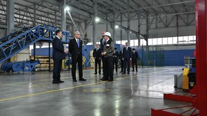 Токаев посетил завод Tausogar в Астане