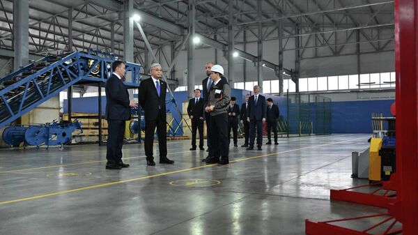 Токаев посетил завод Tausogar в Астане - Sputnik Казахстан