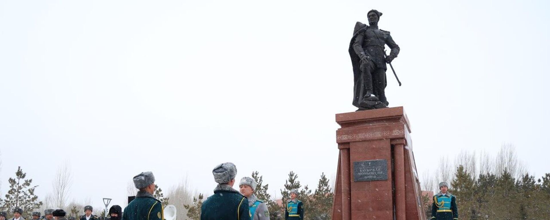 В Вооруженных силах почтили память Героя Советского Союза Бауыржана Момышулы - Sputnik Казахстан, 1920, 25.12.2025