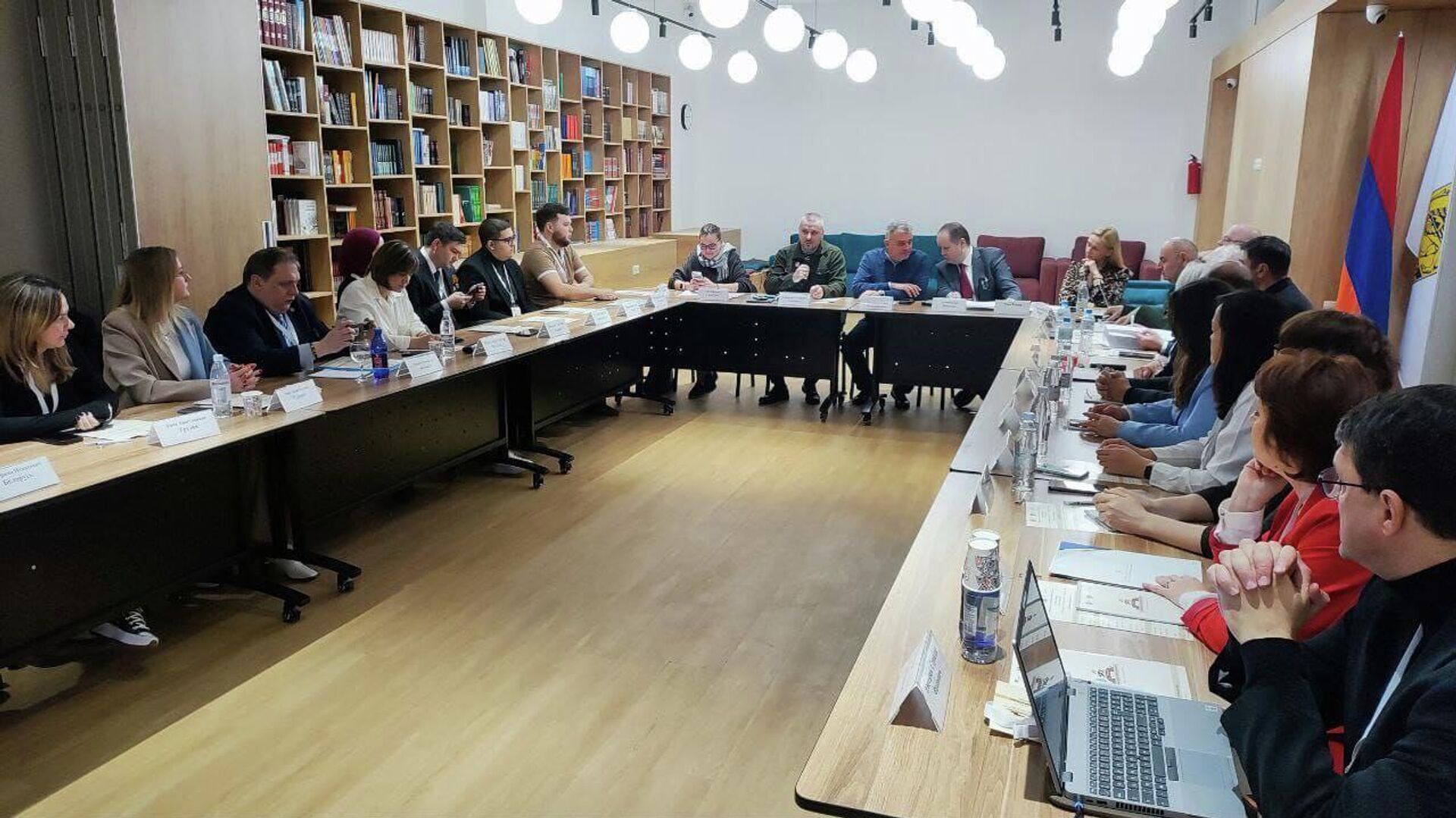 Конференция, посвящённая сохранению исторической памяти и 80-летию Победы в Великой Отечественной войне в Ереване  - Sputnik Казахстан, 1920, 24.12.2025