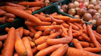 Продажа моркови в одном из магазинов