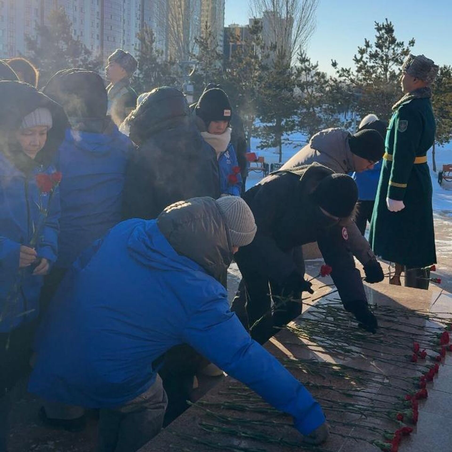 Молодежь Астаны почтила память Бауыржана Момышулы  - Sputnik Казахстан, 1920, 27.12.2025