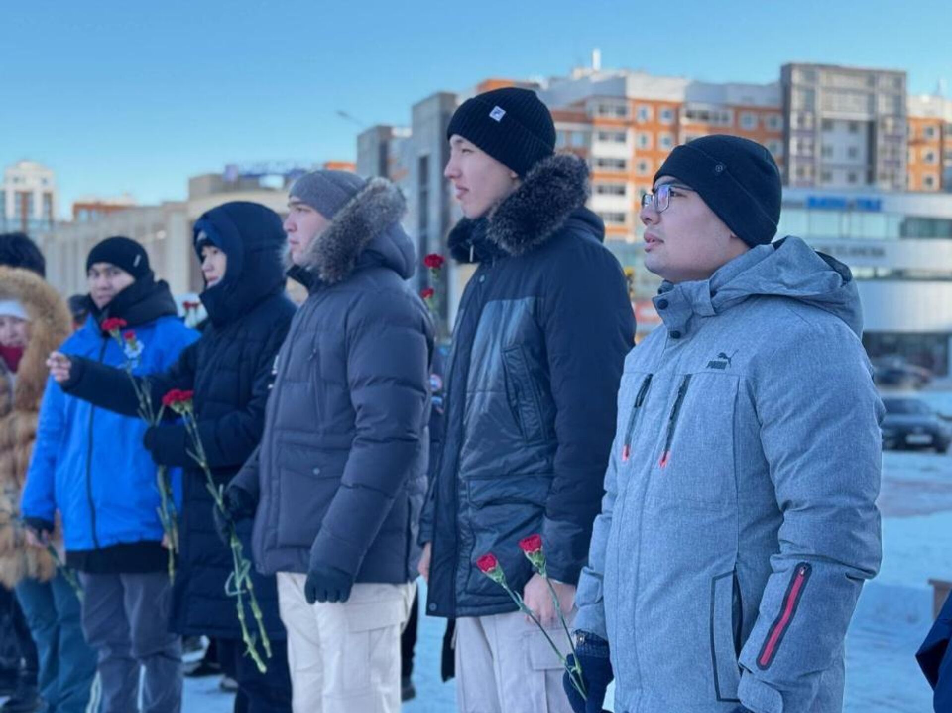 Молодежь Астаны почтила память Бауыржана Момышулы  - Sputnik Казахстан, 1920, 27.12.2025