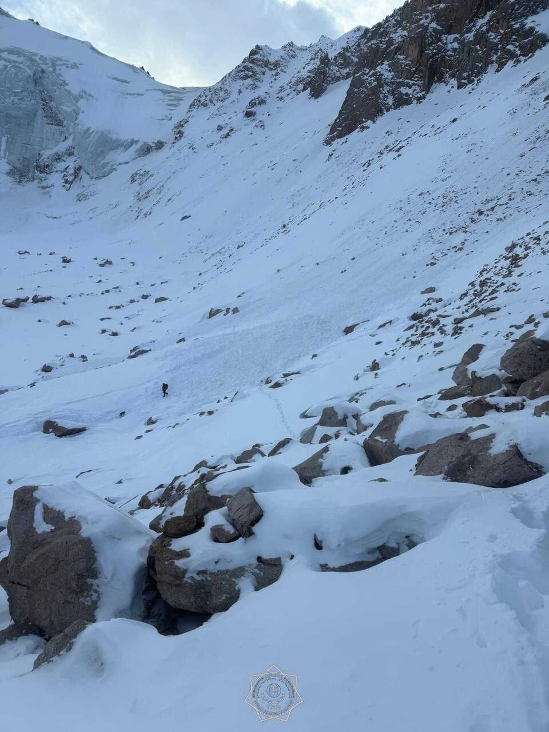 Поиск пропавших в горах Алматы вели сотрудники МЧС - Sputnik Казахстан, 1920, 27.12.2025