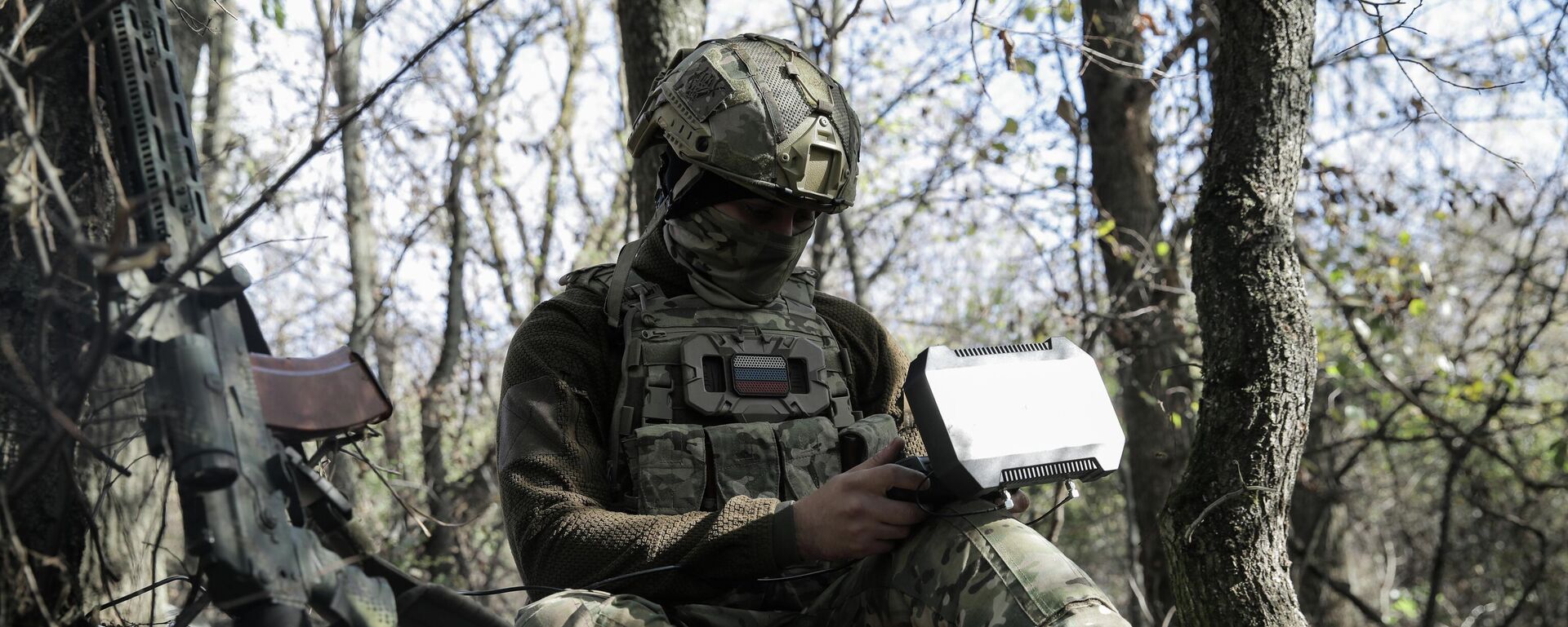 Российский военный разведчик в лесах Курской области - Sputnik Казахстан, 1920, 11.03.2026