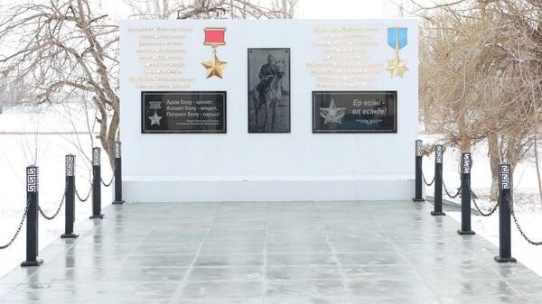 Бауыржан Момышұлының 115 жылдығы құрметіне мемориалдық тақта ашылды - Sputnik Қазақстан