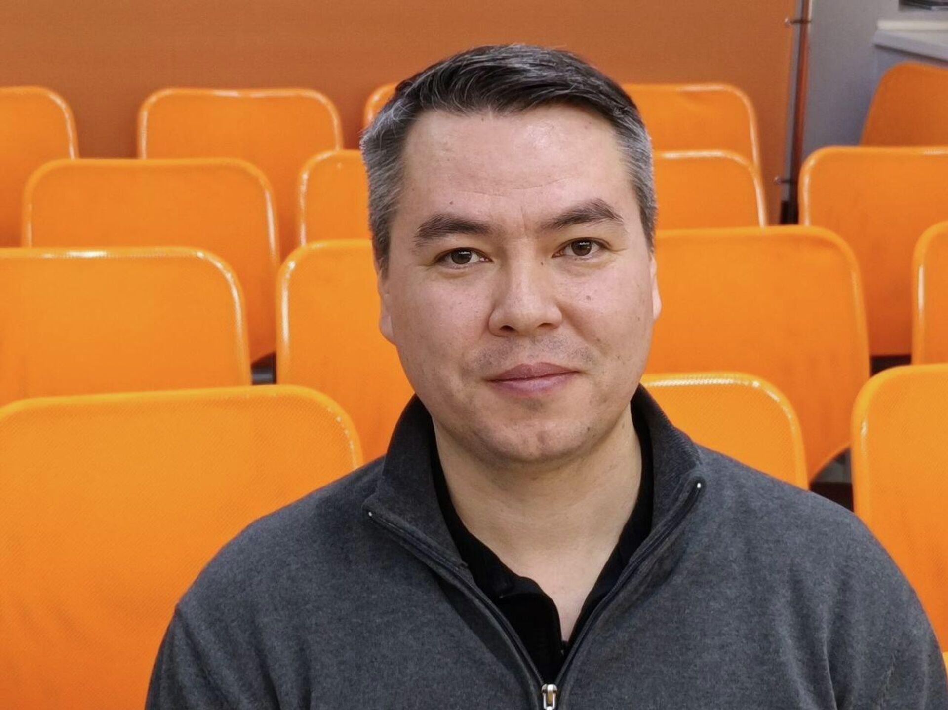 Алексей Лебедев, отец Гуляф Лебедевой, участницы XXVI международного конкурса юных музыкантов Щелкунчик Алексей Лебедев, отец Гуляф Лебедевой, участницы XXVI международного конкурса юных музыкантов Щелкунчик - Sputnik Казахстан, 1920, 29.12.2025