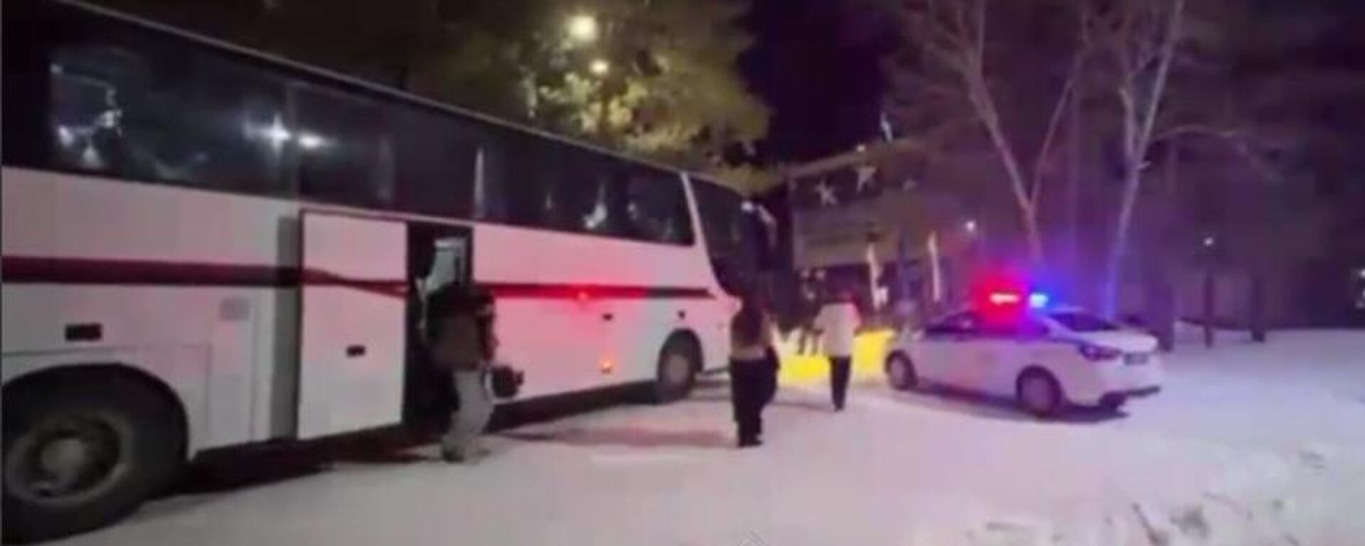 Спасатели МЧС эвакуировали более 100 человек в пункты обогрева - Sputnik Казахстан, 1920, 30.12.2025