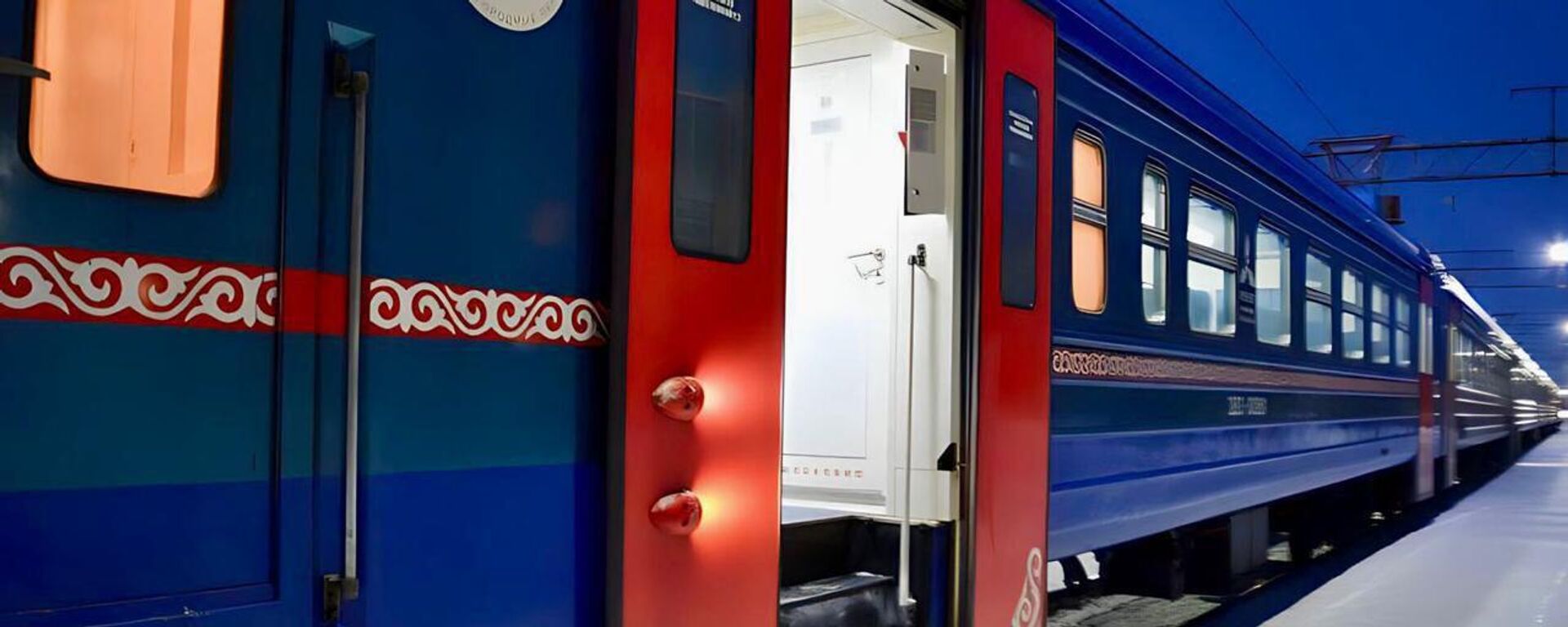 Жолдардың жабылуына байланысты жолаушылар үшін 13 пойыз іске қосылды - Sputnik Қазақстан, 1920, 30.12.2025