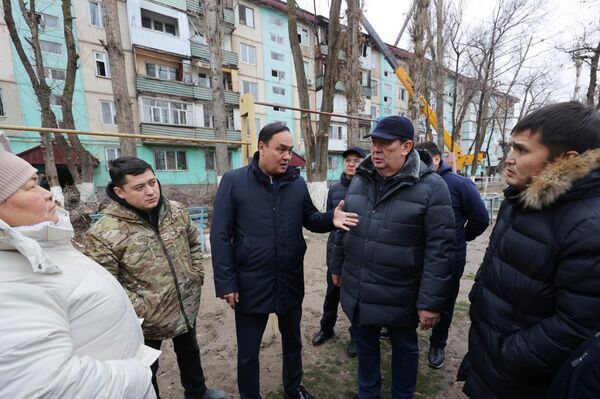 Аким Жамбылской области Ербол Карашукеев проверил работу по ликвидации последствий пожара в Таразе - Sputnik Казахстан