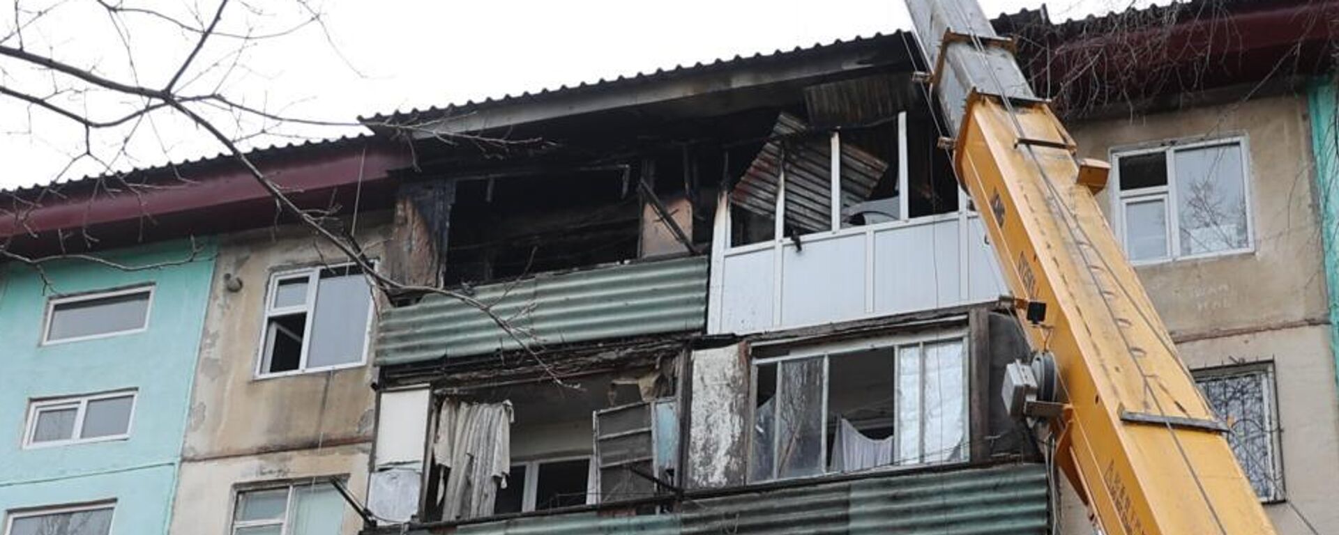 Аким Жамбылской области Ербол Карашукеев проверил работу по ликвидации последствий пожара в Таразе - Sputnik Казахстан, 1920, 01.01.2026