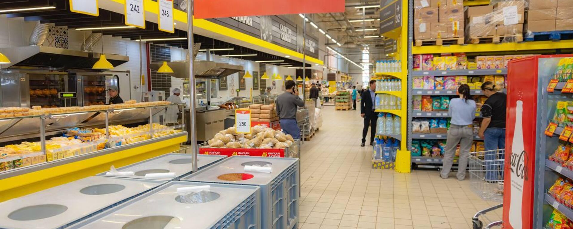 Арман Шаккалиев провёл мониторинг торговых сетей Астаны - Sputnik Қазақстан, 1920, 26.01.2026