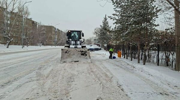 Более 3000 дорожных рабочих и свыше 1600 единиц спецтехники задействованы в снегоуборочных работах в Астане - Sputnik Казахстан