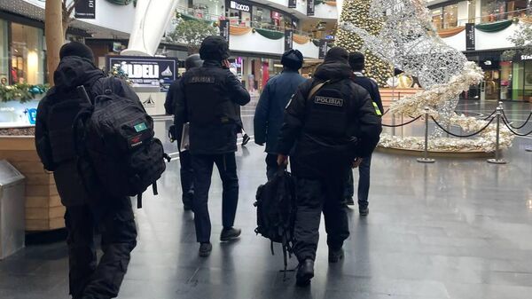 Полиция посетила ТРЦ Хан Шатыр - Sputnik Казахстан