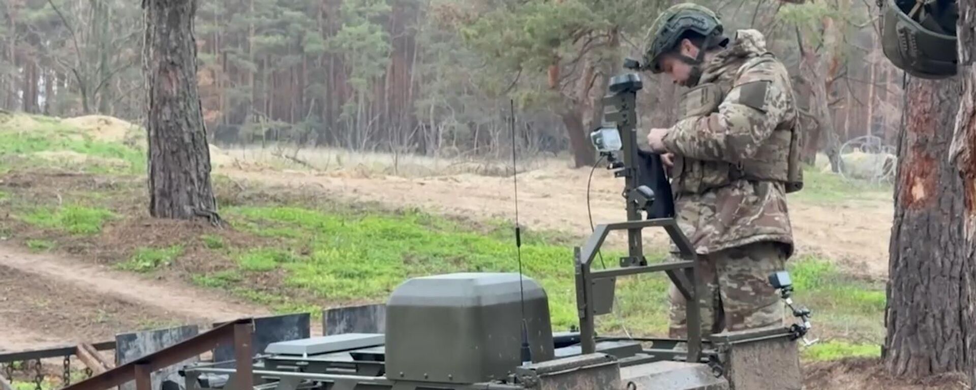 Робототехнический комплекс применяют десантники в Херсонской области Робототехнический комплекс применяют десантники в Херсонской области - Sputnik Казахстан, 1920, 05.01.2026