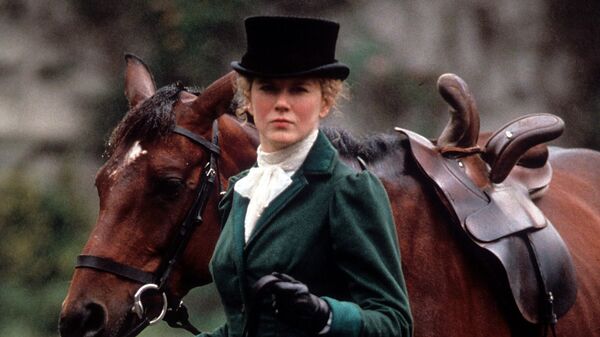 Николь Кидман ведёт лошадь в поводу в сцене из фильма Далеко-далеко, 1992 год - Sputnik Казахстан