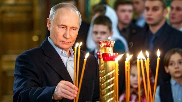 Владимир Путин присутствовал на богослужении в храме великомученика Георгия Победоносца в Подмосковье
 - Sputnik Казахстан