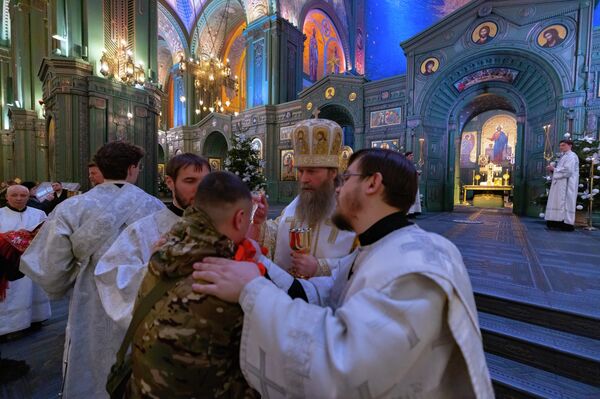 В Главном храме ВС РФ состоялось праздничное Рождественское богослужение В Главном храме ВС РФ состоялось праздничное Рождественское богослужение - Sputnik Казахстан