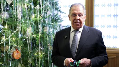 Министр иностранных дел РФ Сергей Лавров принимает участие во всероссийской благотворительной акции "Елка желаний"