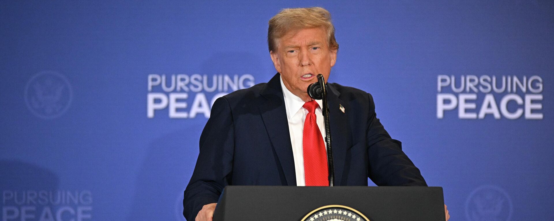 Трамп АҚШ Украинадағы жағдайды реттеуге қол жеткізе алатынына сенім білдірді  - Sputnik Қазақстан, 1920, 28.01.2026