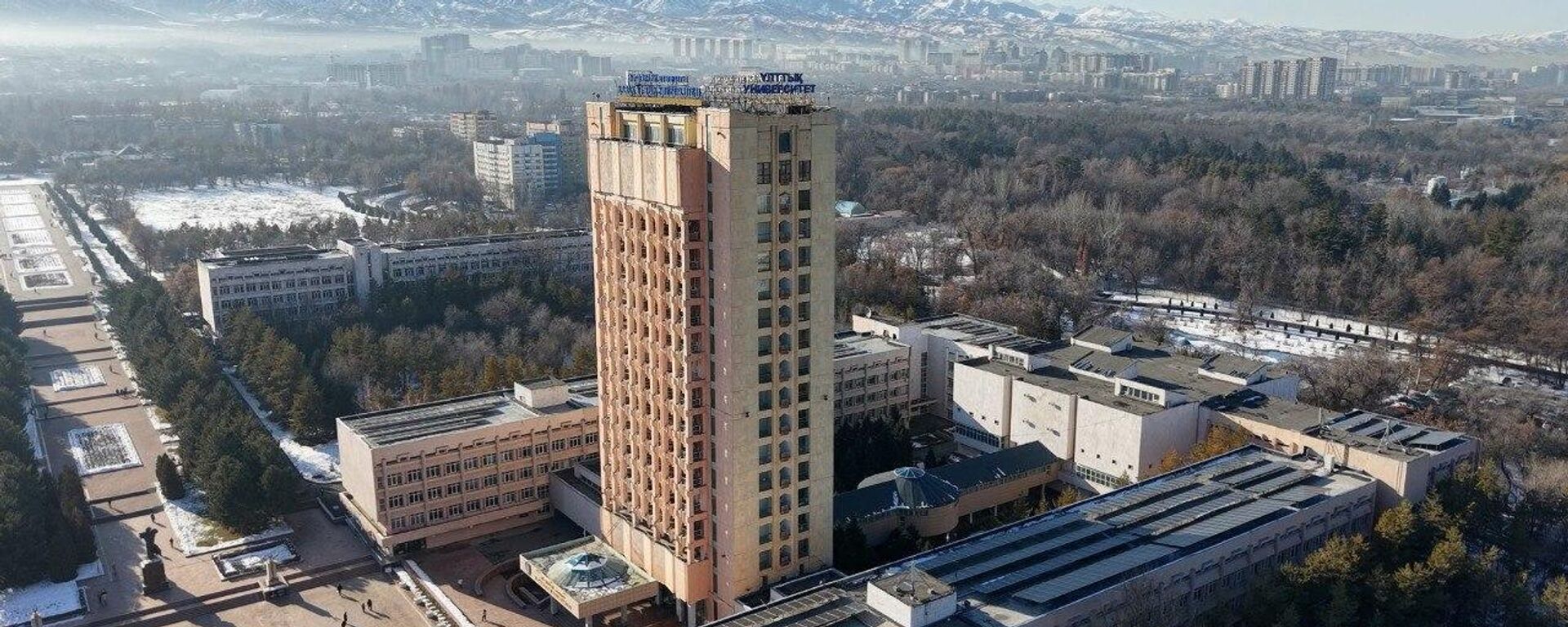 На крышах учебных корпусов КазНУ установлены солнечные панели  - Sputnik Казахстан, 1920, 07.08.2026