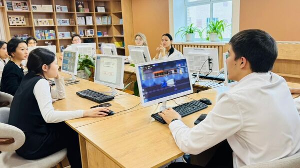 ИИ на уроке в школе-лицее №38 имени Алимхана Ермекова Астаны - Sputnik Қазақстан