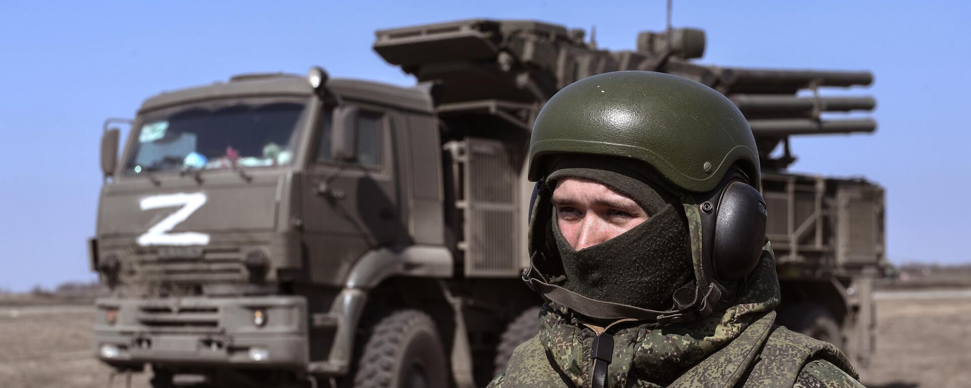 Военнослужащий ВС РФ у зенитного ракетно-пушечного комплекса (ЗРПК) Панцирь-С1 - Sputnik Казахстан, 1920, 10.01.2026