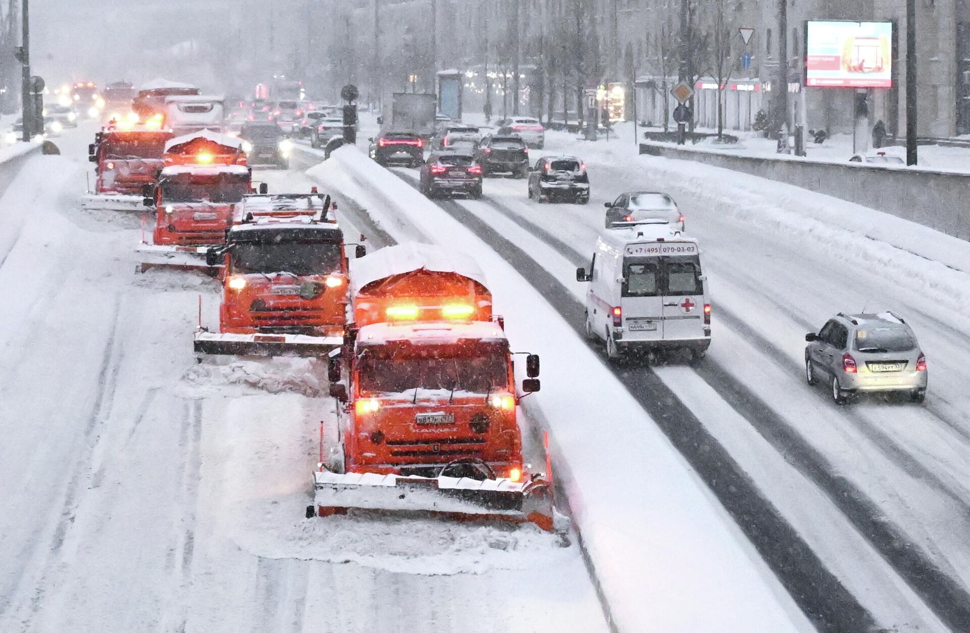 Снегоуборочная техника на Садовом кольце в Москве - Sputnik Казахстан, 1920, 10.01.2026
