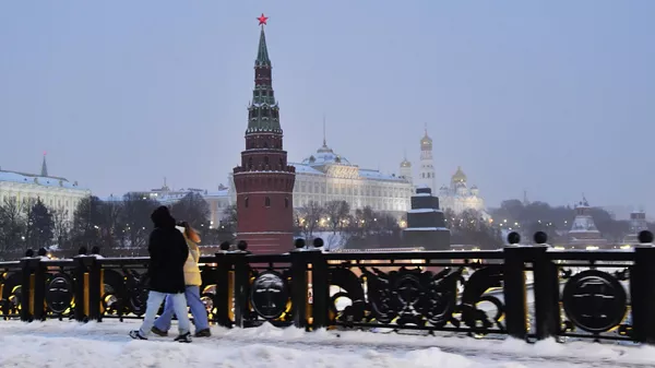 Вид на Московский Кремль с Большого Каменного моста в Москве - Sputnik Казахстан