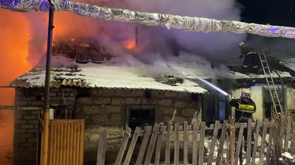 Павлодар облысында тұрғын үйде ер адам өртеніп кетті - Sputnik Қазақстан