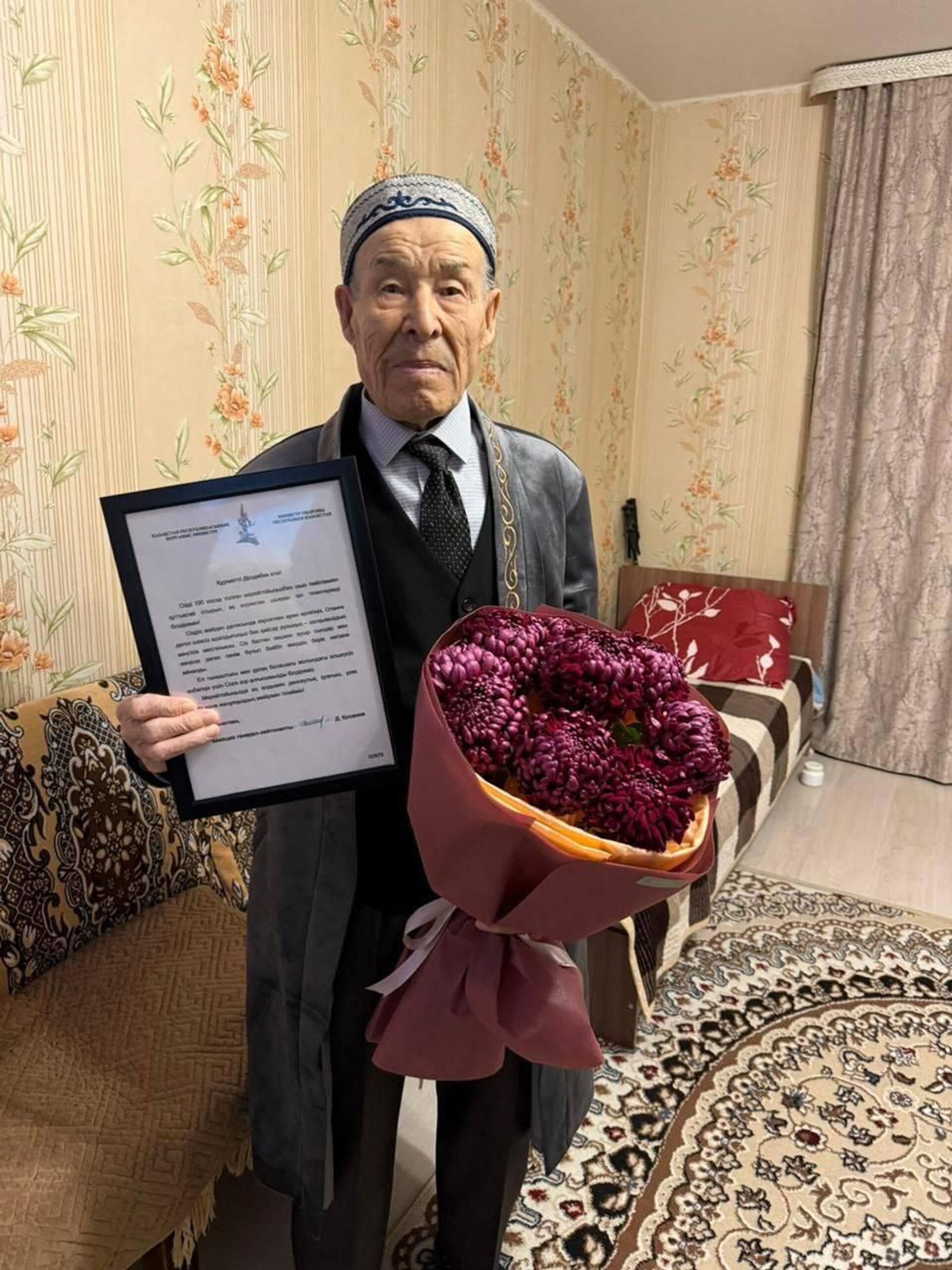 Военные поздравили со 100-летитем ветерана Дильдабека Нурушева - Sputnik Казахстан, 1920, 11.01.2026