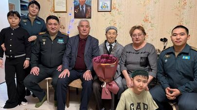 Военные поздравили со 100-летитем ветерана Дильдабека Нурушева