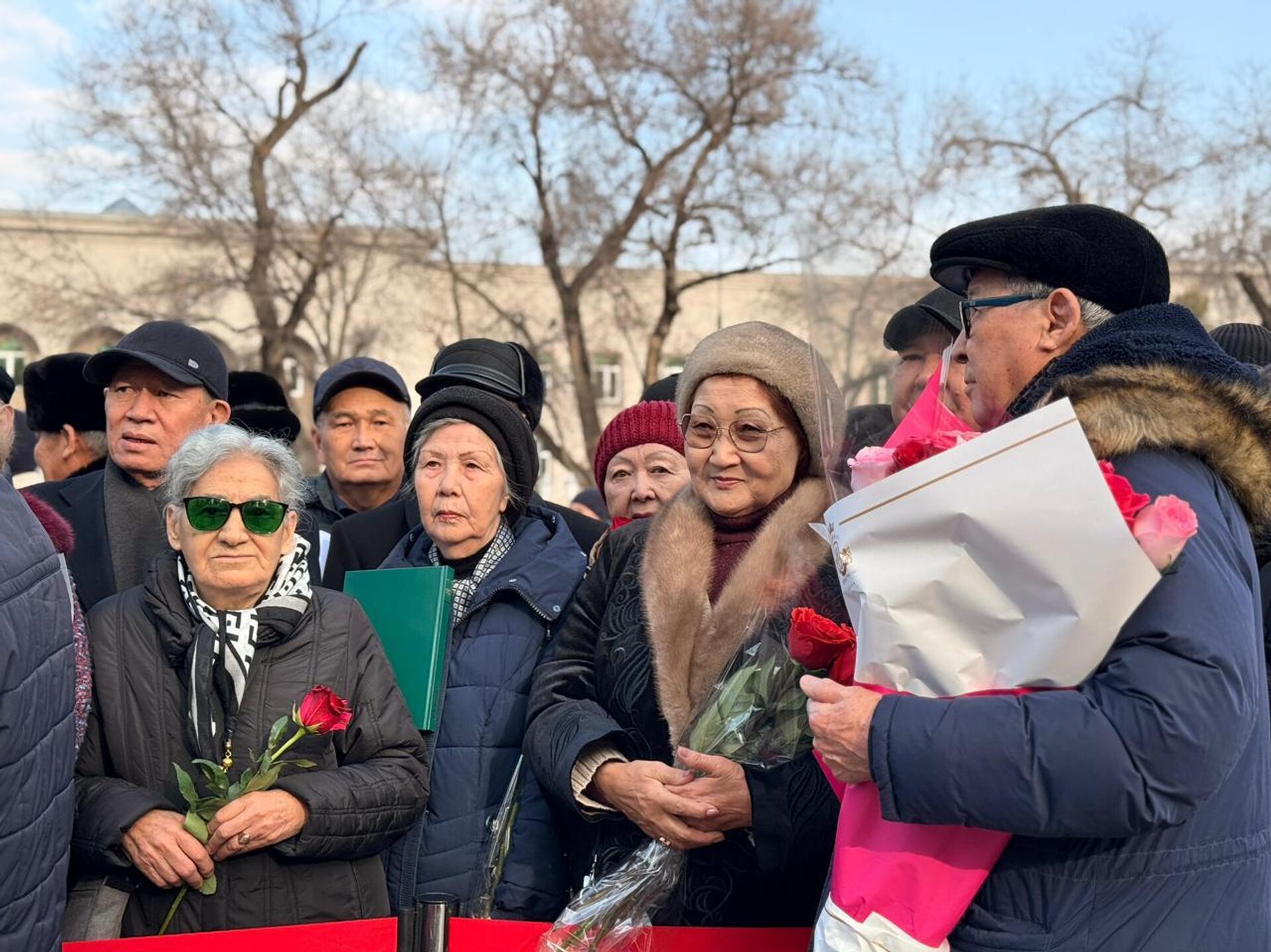 Возложение цветов к памятнику Динмухамеда Кунаева в честь его 114-летия прошло в Алматы Возложение цветов к памятнику Динмухамеда Кунаева в честь его 114-летия прошло в Алматы - Sputnik Казахстан, 1920, 12.01.2026